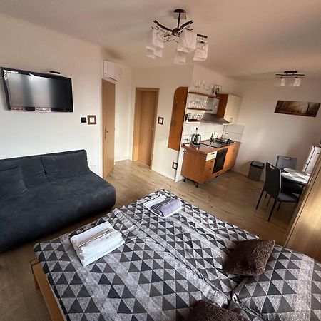 Apartman Losonci Nesvady- Pre 2 Osoby Studio מראה חיצוני תמונה