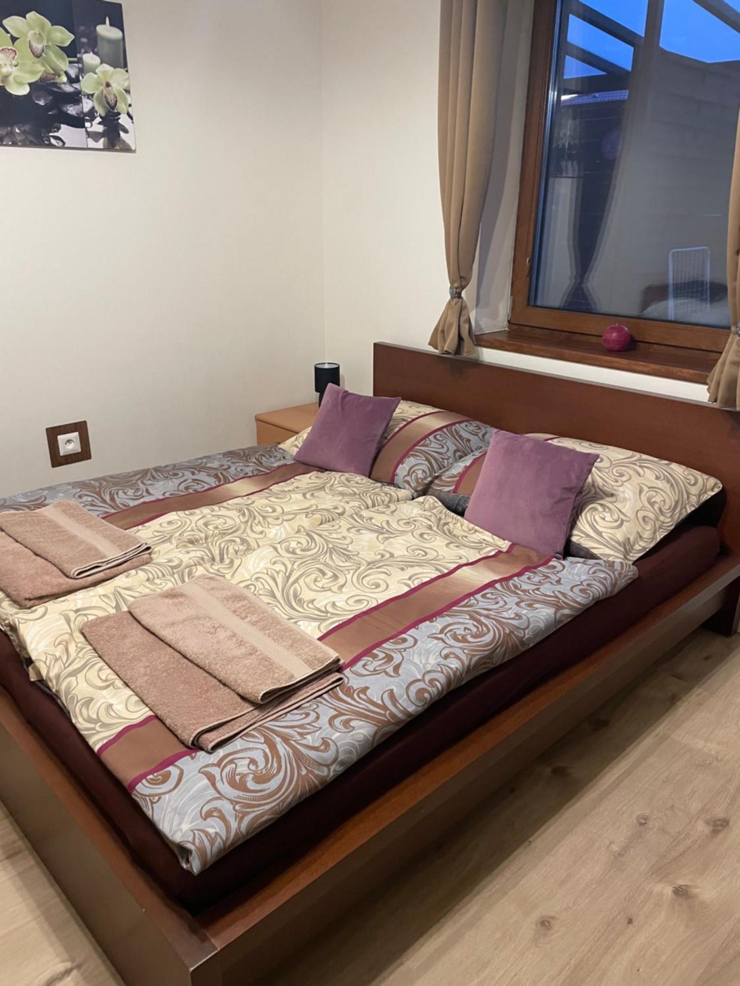 Apartman Losonci Nesvady- Pre 2 Osoby Studio מראה חיצוני תמונה