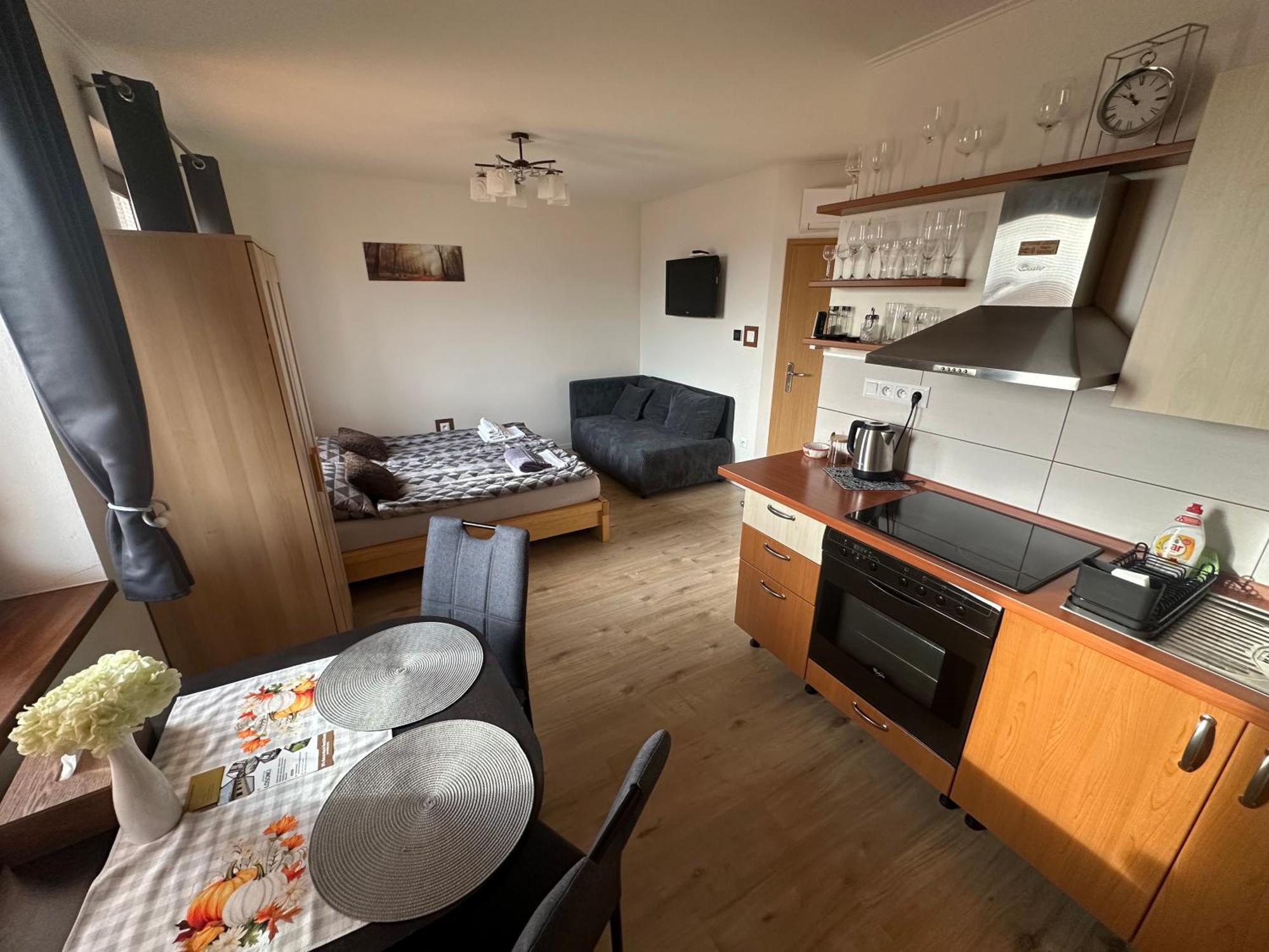 Apartman Losonci Nesvady- Pre 2 Osoby Studio מראה חיצוני תמונה