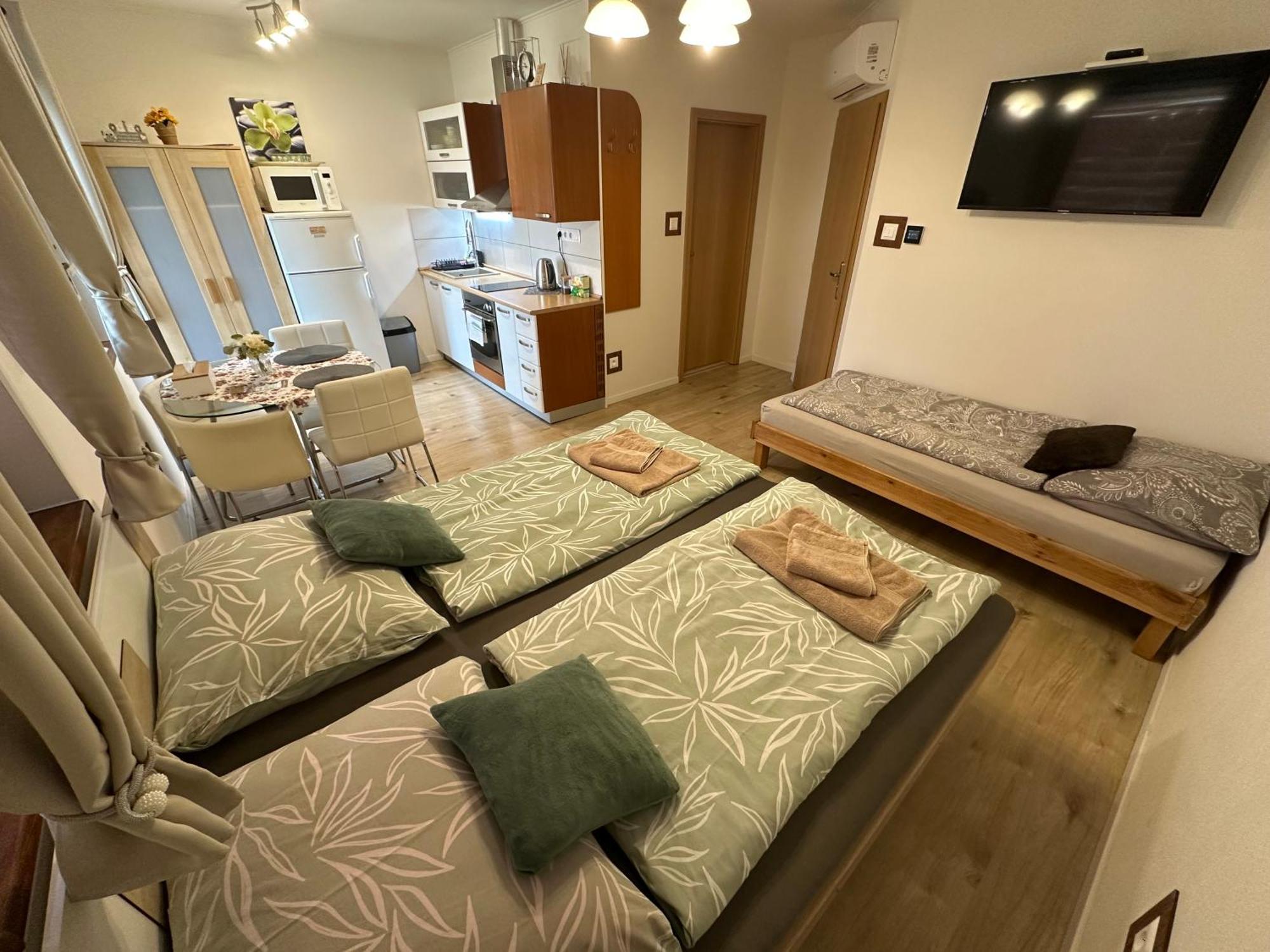 Apartman Losonci Nesvady- Pre 2 Osoby Studio מראה חיצוני תמונה